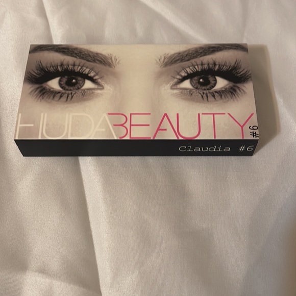 HUDA BEAUTY EYELASH CLAUDIA #6 - Picture 2 of 2